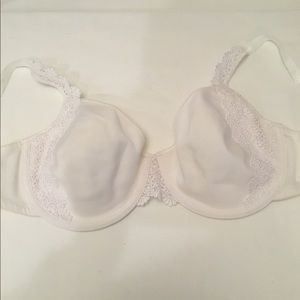 Liz Claiborne White Bra. Sz 36DD. NWOT